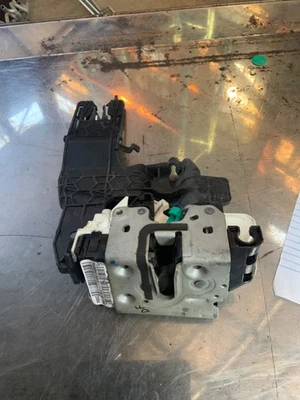 OEM 2009-2018 Dodge Ram 1500 pestillo de puerta delantera del conductor lado izquierdo del conductor P04589417AH Foto 1 de 4