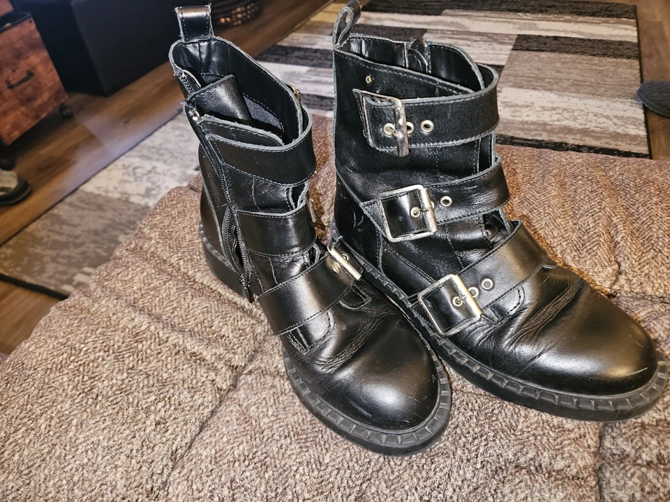 BOTAS MOTO STEVE MADDEN ARLETTE TRIPLE HEBILLA CUERO NEGRAS TALLA 7.5 Foto 1 de 4