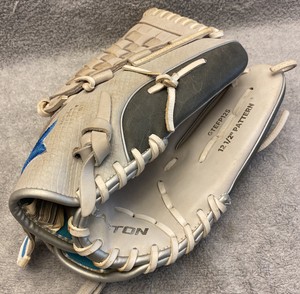 Easton Ghost Tournament Elite Woven Web 12.5" Fastpitch Fielder's Glove RHT