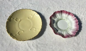 Lotto 2 piattini piatti piccoli vintage decorativi giallo viola/bianco miniatura  - Foto 1 di 12