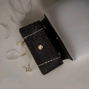 Bolso clutch pequeño negro brillante - Imagen 1 de 5