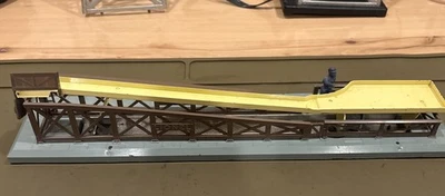 Lionel 362 Operating Barrel Loader Postwar - Image 1 of 4