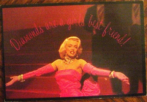 Maryilyn Monroe Post Card 1982 # F44 (1953 Gentleman Prefer Blondes) - Picture 1 of 2