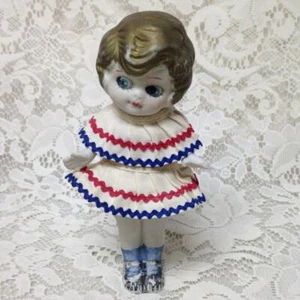 Muñeca antigua, hecha en Japón 6,25 pulgadas bisque ojos de googly en rojo, blanco y azul vestido - Imagen 1 de 8