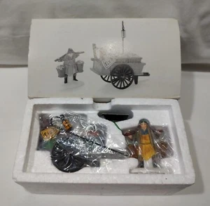 Dept 56 Dickens Village 'Chelsea Market Fish Monger & Cart' Set/2 58149 - Bild 1 von 6