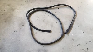 82-92 3rd gen Firebird & Camaro rear hatch trunk rubber strip molding seal - Bild 1 von 6