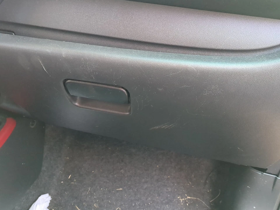 Mitsubishi Mirage 2019 guantera de pasajero puerta compartimento de almacenamiento N27RH Foto 1 de 2