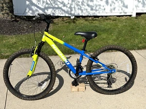 Nishiki Boys' Pueblo 24" Blue & Green Mountain Bike - Picture 1 of 7