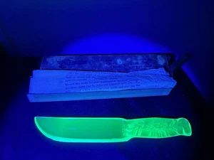 VINTAGE GRÜNES URAN DEPRESSIONSGLAS KUCHENMESSER mit Box und Papieren - Bild 1 von 6