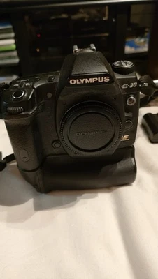 Olympus E-30 12,3MP Digitale Spiegelreflexkamera - Schwarz (Nur Gehäuse) - Bild 1 von 4