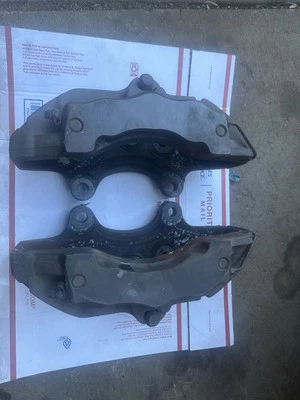 Pinzas de freno delanteras L+R Brembo 18Z OEM 2004-10 VW TOUAREG PORSCHE CAYENNE Foto 1 de 4