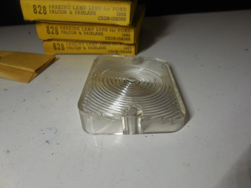 4) Lente de lâmpada de estacionamento 828 C2DB-13208B para 1962 Ford Falcon Fairlane - Imagem 1 de 4