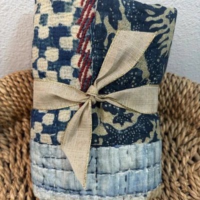 ALMOHADA ACOLCHADA REVERSIBLE HECHA A MANO POTTERY BARN LOVE, EURO ~ AZUL Foto 1 de 4