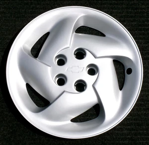 One Genuine Chevy Cavalier Beretta 14" 5-Spoke Hubcap Wheel Cover 1992 1999 OEM - Picture 1 of 10