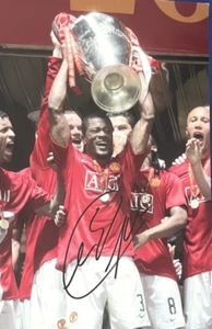 PATRICE EVRA - MANCHESTER UNITED FOOTBALLER - TOP SIGNED PHOTOGRAPH - Bild 1 von 1