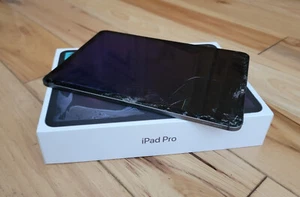 Apple iPad Pro 11 inch A2013 64 GB Wi-Fi +4G Cellular 11" CRACKED SCREEN w/ box - Picture 1 of 4