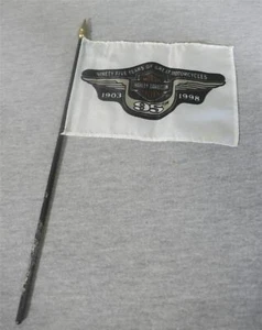 Bandiera Moto Vintage 1998 Bianca Harley Davidson 1903-1998 95° Anniversario - Foto 1 di 5