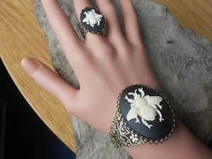 SET BRACCIALE E ANELLO UNICO CAMMEO APE BRONZO FILIGRANA - BOMBO APE - Foto 1 di 3