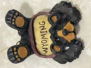 THE LOST WOODSMAN STUDIO RICK ROWLEY NOSEY BEAR COLLECTABLE MAGNET WYOMING STATE - Picture 1 of 4