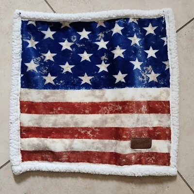 Almohada Wrangler Estrellas y Rayas Sherpa Acento Falsa Granja Bandera Americana 16x16 Foto 1 de 4