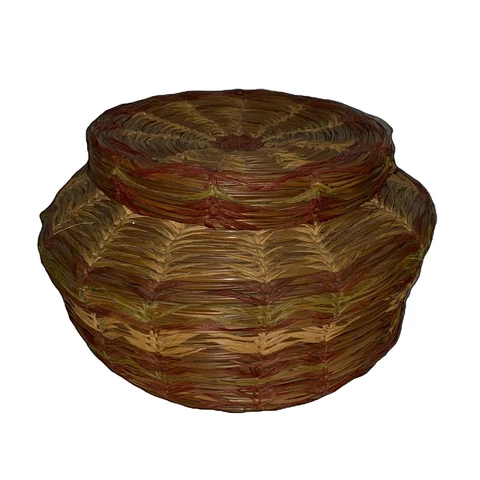 Vintage Hand Woven Long Leaf Pine Needle Basket  Round with lid Antique Cover
