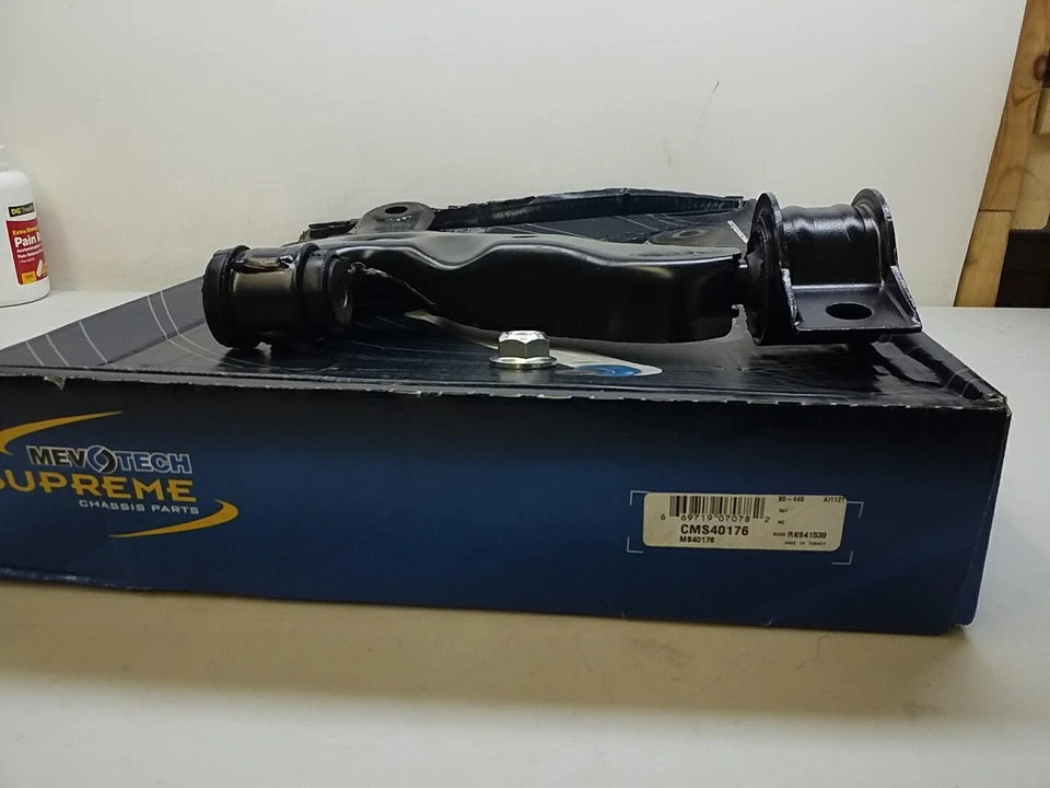 Brazo de control de suspensión CMS40176 Mevotech para Ford Transit Connect 10-13 Foto 1 de 4