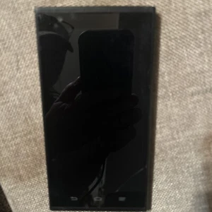 ZTE (Z970) 16GB Black No Charger To Check If Working, Does Have Cracks, Photos - Picture 1 of 13