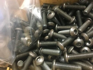 Tornillos de cabeza de botón M8 x 30 mm pernos de enchufe Allen cúpula hexagonal acero suave - Imagen 1 de 2