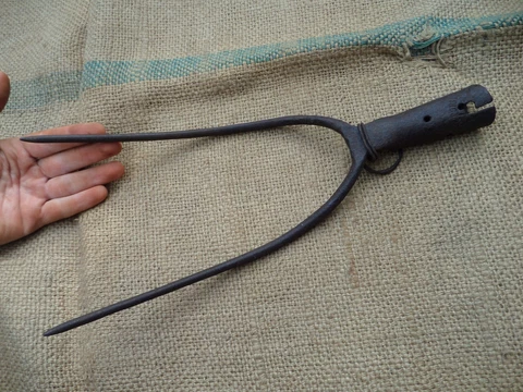 ANTIQUE BIG FORK PITCHFORK HAND FORGED IRON GARDENING TOOL VINTAGE 19C Cover