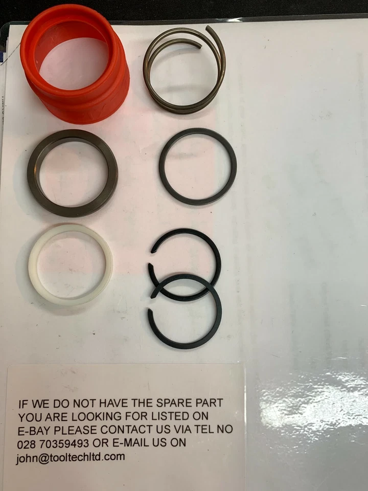 MILWAUKEE M18CHX REPLACEMENT SDS SLEEVE KIT - Image 1 of 1