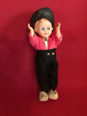 Petit HOLLANDAIS avec sabots Poupée folklorique MONDE ancienne PAYS BAS - Photo 1/2