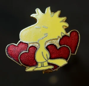 Spilla smaltata vintage Peanuts Woodstock Hearts Snoopy United Feature Aviva - Foto 1 di 2