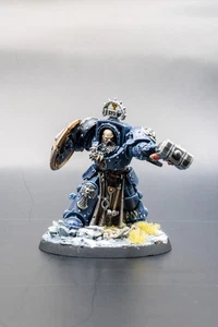Pugno di roccia Arjac dipinto a livello di parata - Eroe dei lupi spaziali - Warhammer 40K - Foto 1 di 6