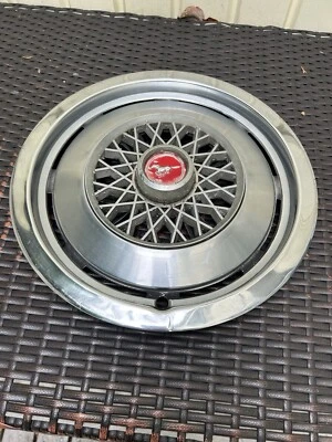 Tapacubos tapacubos vintage Ford Mustang II original 1974-1978 Foto 1 de 4