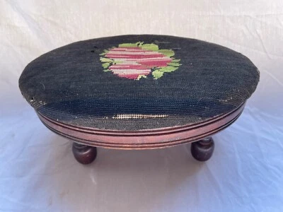 TABURETE CORTO VINTAGE FLORAL PUNTA AGUJA MADERA TALLADA 15” L - 5524 Foto 1 de 4