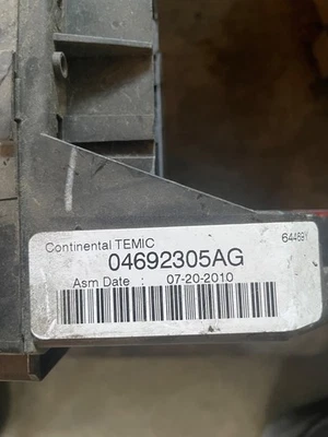 Caixa de relé de fusíveis OEM 10-12 Dodge Caravan Town Country TIPM RT228212G7 04692305AG - Imagem 1 de 3