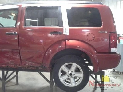 Dodge Nitro 2009 gasolina llenado combustible tapa puerta cubierta roja Foto 1 de 4