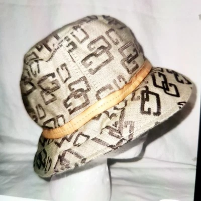 Sombrero Guess Bucket para mujer marrón logotipo geométrico estampado integral talla única diseñador Foto 1 de 4
