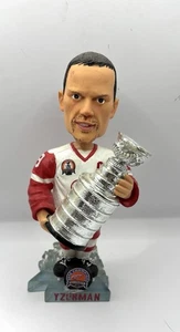 Steve Yzerman "Men of The Ice" 2002 Bobblehead Holding the Stanley Cup - Bild 1 von 5