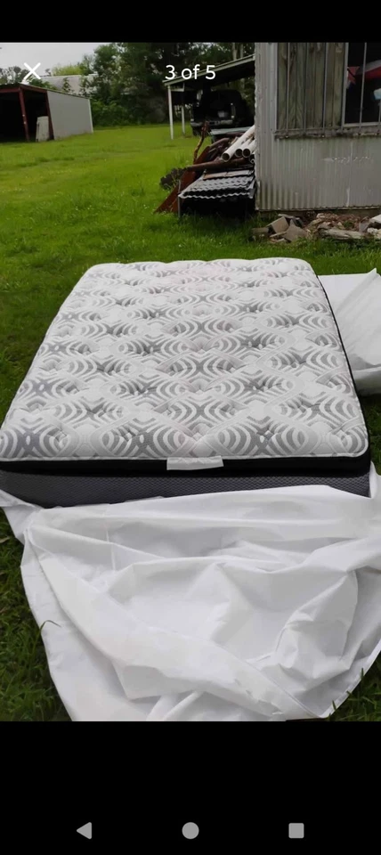 Cama King Size Ashley Furniture  Foto 1 de 4