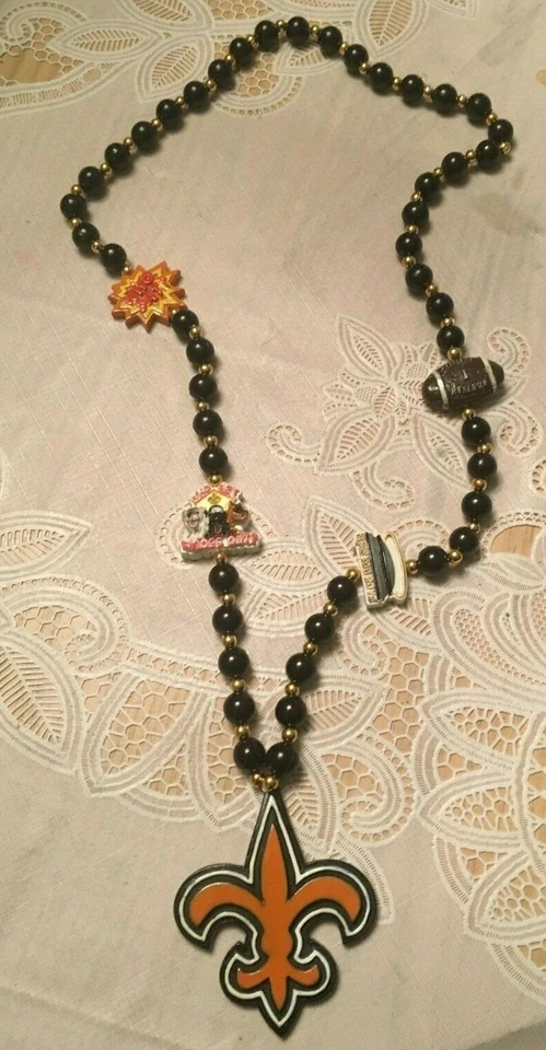 ШИКАРНЫЙ НОВЫЙ ОРЛЕАН СВЯТЫХ БУСИНА ОЖЕРЕЛЬЕ КТО ВЫПУСТИЛ СОБАК? БЛАГОСЛОВИ ВАС МАЛЬЧИКОВ + - Изображение 1 из 4