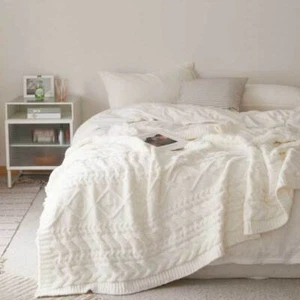Super Soft Microfibre Winter White Blanket 130x160cm Diamond Pattern Throw Rug - Picture 1 of 8