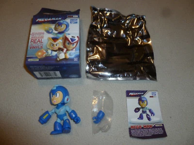 NEW MEGAMAN CLASSIC VINYL FIGURE LOYAL SUBJECTS BATTLE DAMAGED MEGA MAN NES 5 6  - Изображение 1 из 2