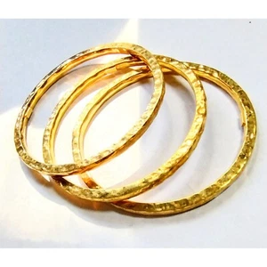 Juego de 3 brazaletes de oro martillado de 18k sobre plata de ley Ross Simons - Imagen 1 de 6