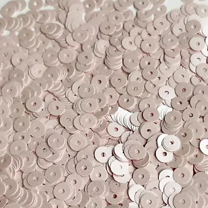 6 mm Lentejuelas Planas Rosa Pálido Opaco Perla Satinada Agujero Medio Hecho en EE. UU. - Imagen 1 de 1