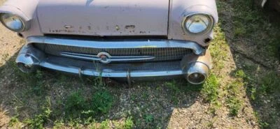 1957 BUICK ROADMASTER GRILLE ASSEMBLY W/MUSTACHE BAR W/EMBLEM 960196 - Image 1 of 4