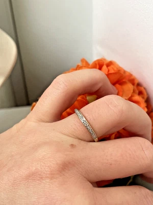 GORGEOUS SOLID 9CT GOLD 0.055 CARAT DIAMOND WEDDING HALF ETERNITY RING SIZE M - Image 1 of 4