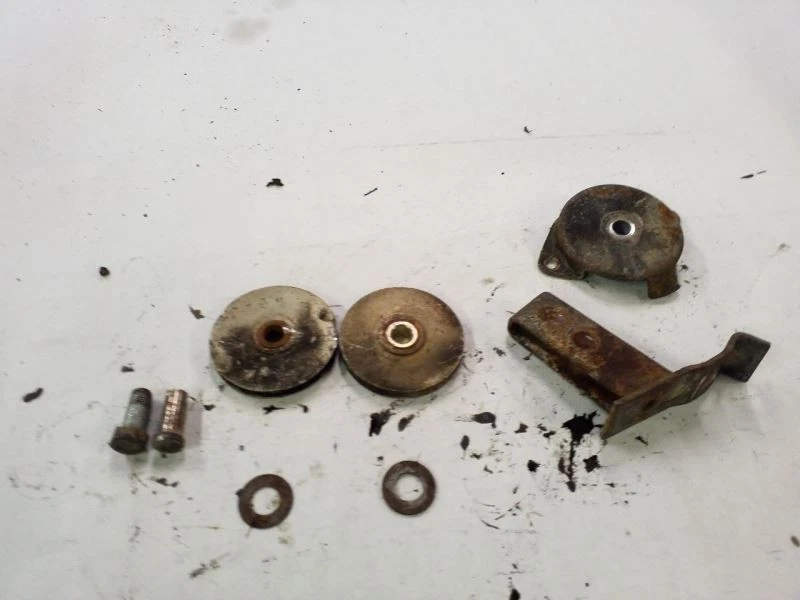 Emergency Brake Cable Pulley Bracket | Fits 81 82 83 84 85 86 87 Jaguar XJ6 - Image 1 of 4