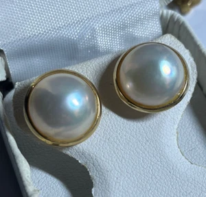 14K YELLOW GOLD 15mm Lustrous Natural MABE PEARL Stud Clutch back EARRINGS - Picture 1 of 5