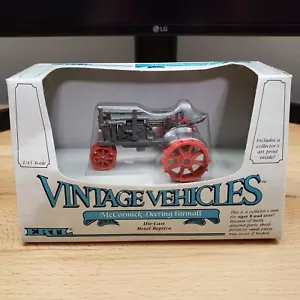 Ertl Vintage Vehicles McCormick Deering Farmall Tractor Diecast 1:43 - Picture 1 of 9